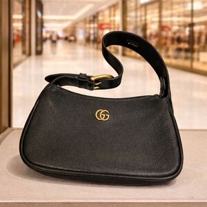 Gucci Black Leather Shoulder Bag with Gold Double G